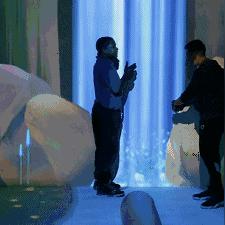 探索虚拟现实（VR）的技术特性，沉浸式体验的未来